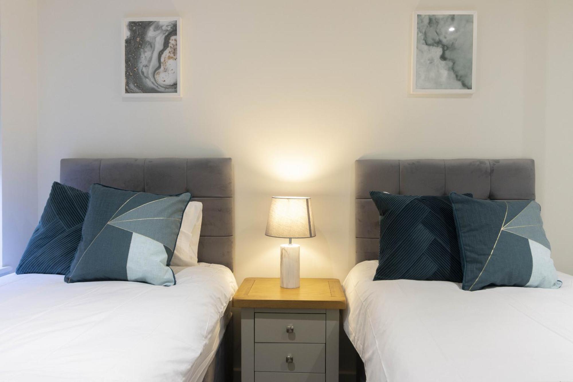 엑서터 Linacre 1&2 - One And Two Bed Flat Behind The Cathedral With Free Parking And Fast Wifi 아파트 객실 사진