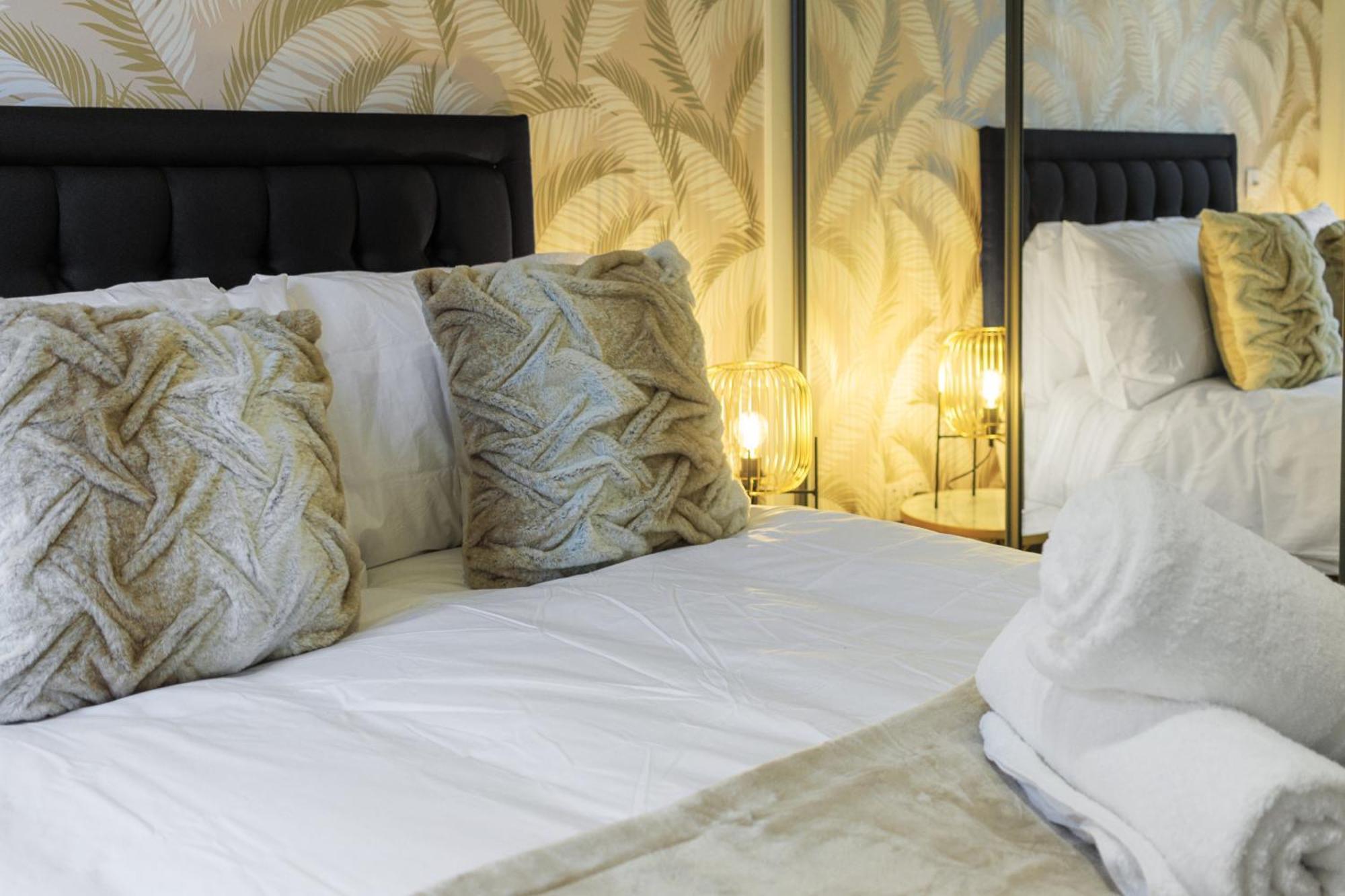 엑서터 Linacre 1&2 - One And Two Bed Flat Behind The Cathedral With Free Parking And Fast Wifi 아파트 객실 사진